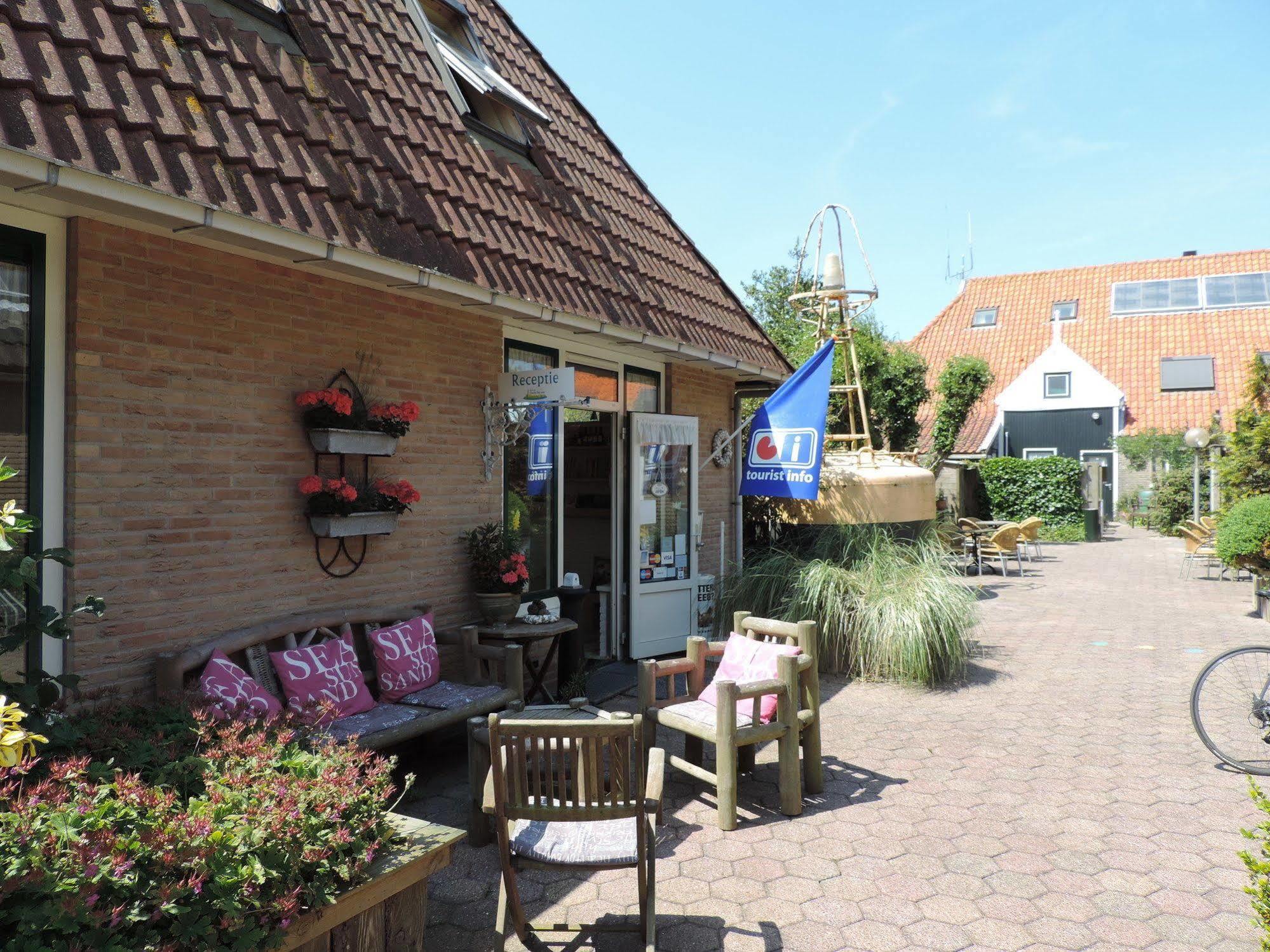 Hotel Dichtbijzee Oosterend  Extérieur photo